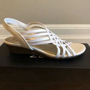 NWT Naturalizer White Sandals